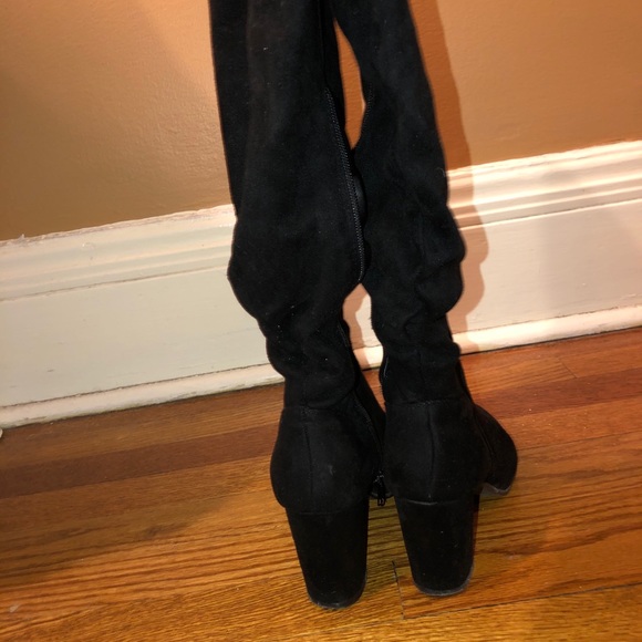 Over the knee black boots - Picture 3 of 3